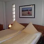 Garni Am Thueringer Klosstheater מלון פרידריכרודה